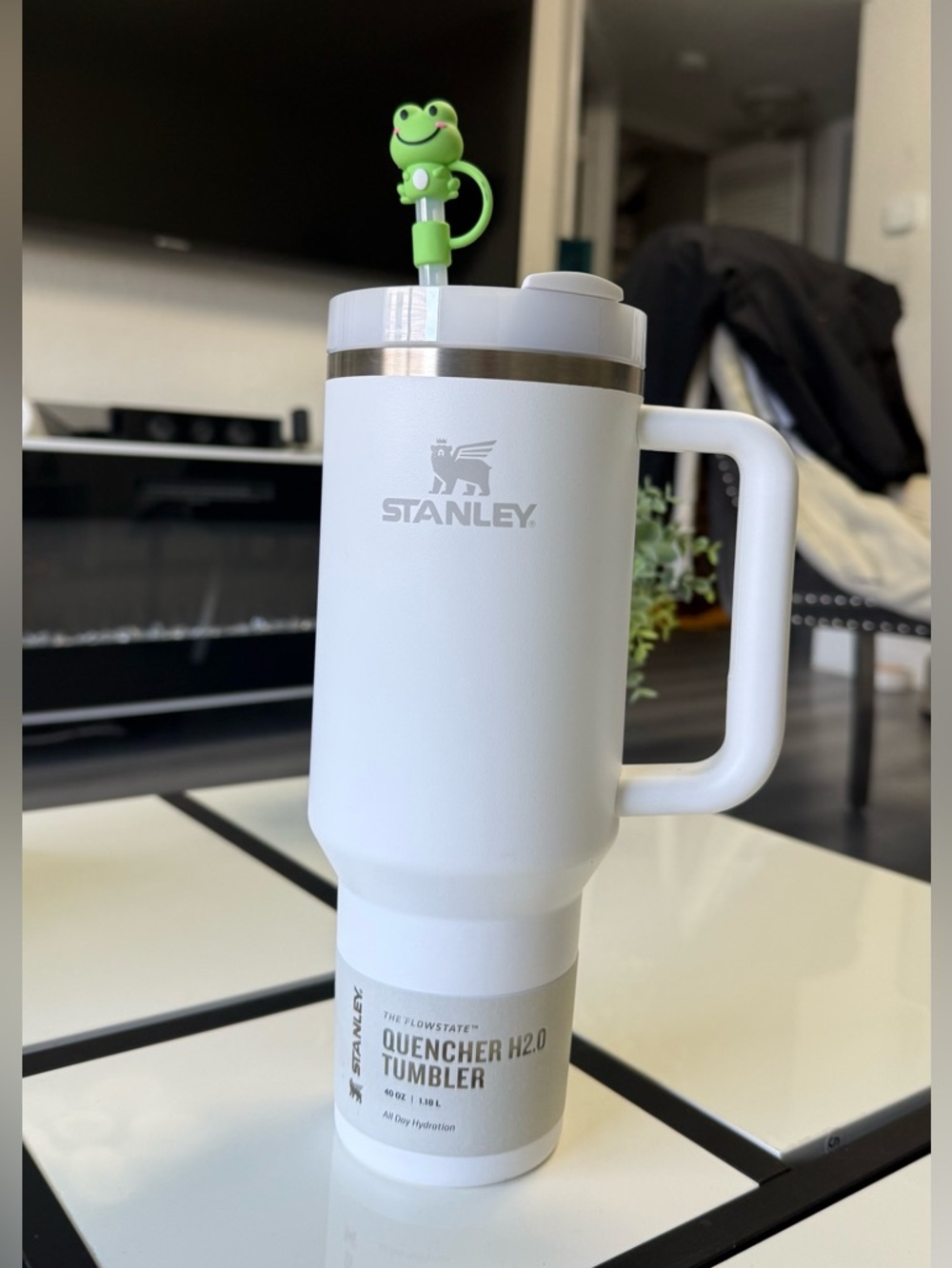 Stanley 40oz Quencher H2.0 Tumbler Foxwoods Edition (White) + Frog Straw Cover - Picture 2 of 12